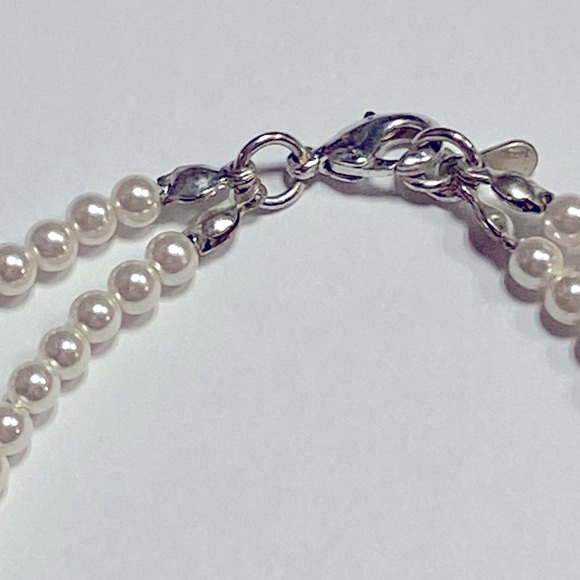 Beautiful RMN Faux Pearl Necklace - Picture 4 of 7